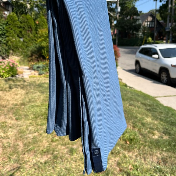 BUNDLE: Lululemon Size 4 Tops - Picture 16 of 16